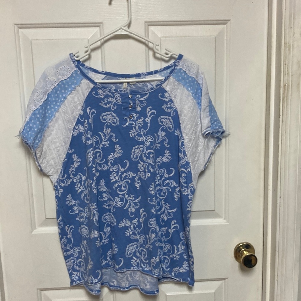 3 for $20.. bundle and save 
Cato Blue and White Patterned Blouse